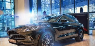 Aston Martin DBX Dubai’de görüyüce çıktı.