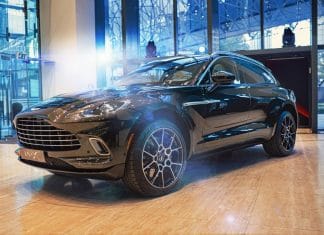 Aston Martin DBX Dubai’de görüyüce çıktı.